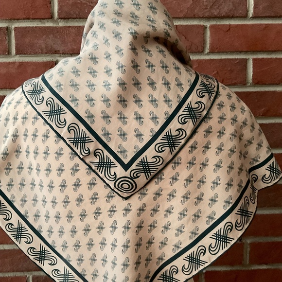 Vintage Jaeger Silk Geometric Print Beige Black Scarf 25”x26” Made in Italy - Picture 3 of 11